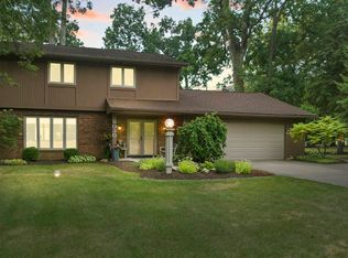 8030 Twin Oaks Dr, Fort Wayne, IN 46816