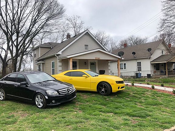 3rd image of 2257 Russell Ave