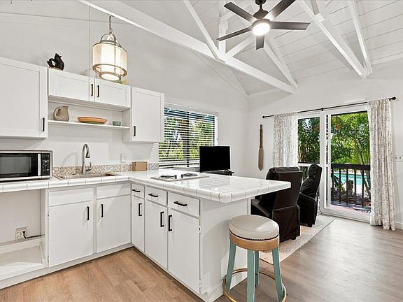3rd image of 3161 Mapu Dr #2