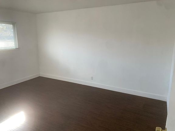4th image of 4758 Roberta St Unit 4