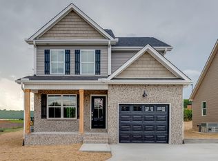 809 N Charlotte St, Dickson, TN 37055