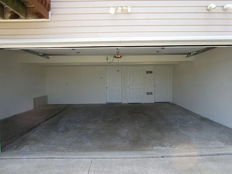 2409-2411 Northampton Dr. — Photo 38