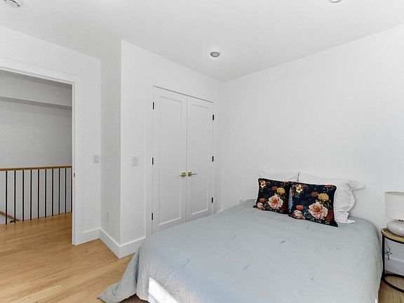 5th image of 113 Oak St #1