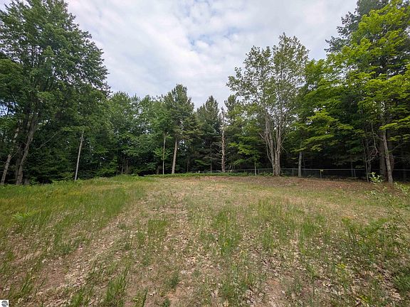 4th image of 20047 Davis Lake Rd