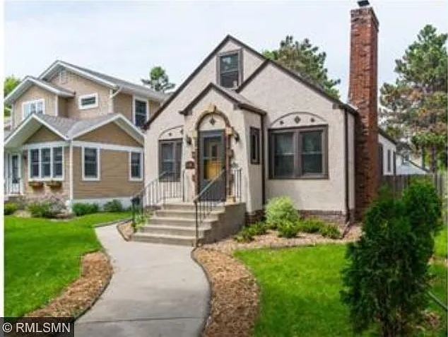 5 bed, 2390 sqft, $3,200 — Photo 1