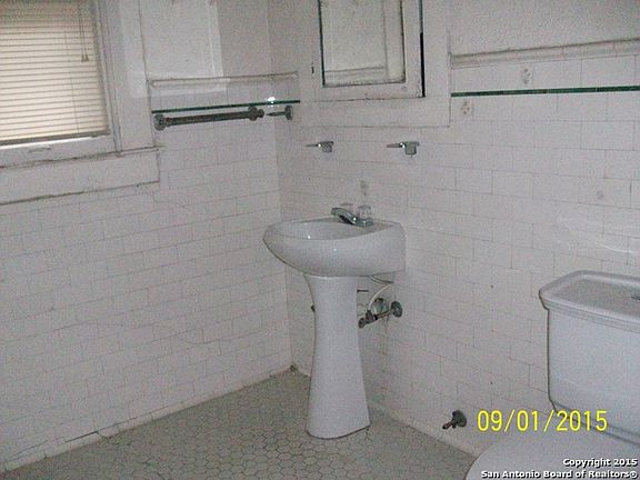 5th image of 939 W Mulberry Ave