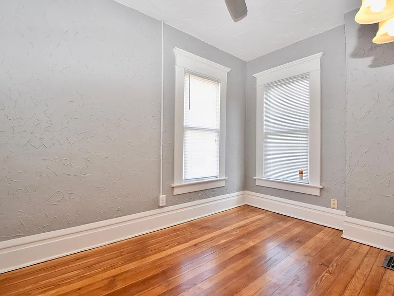 532 Elsmere St — Photo 22