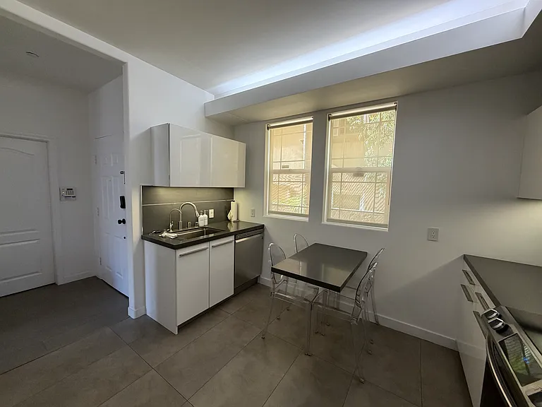 574 E Palm Ave #105 — Photo 22