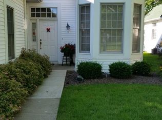 14 Golf View Ln #11, North Olmsted, OH 44070