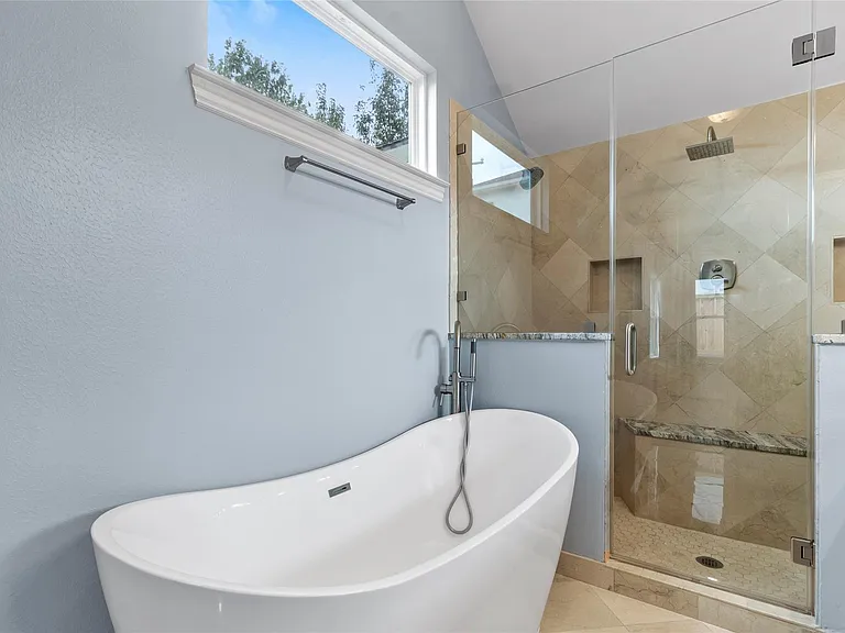 2337 Sheridan St — Photo 24