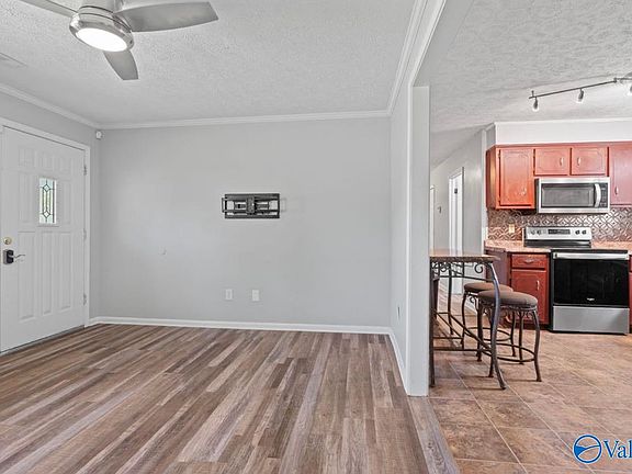 5th image of 632 Robinhood Way