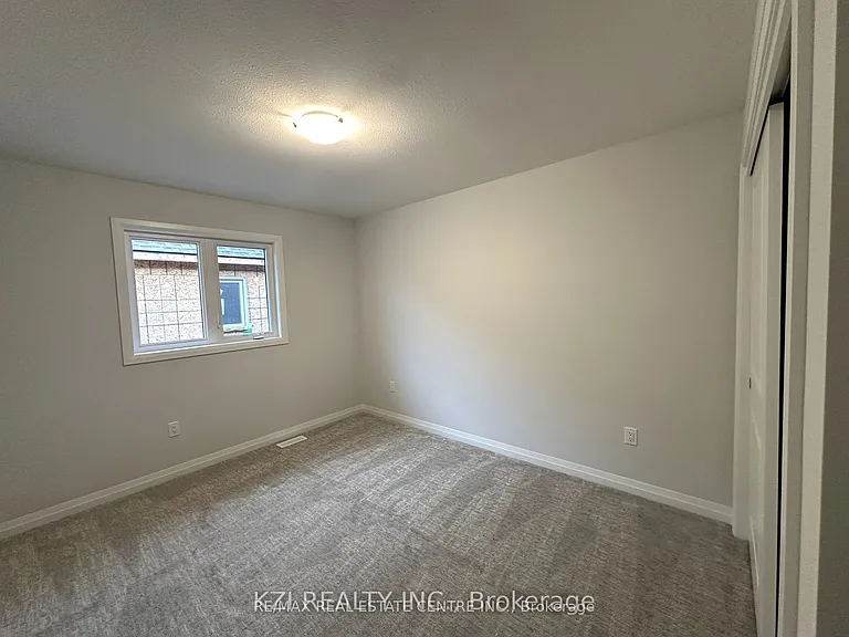 27 Samuel Ave — Photo 9