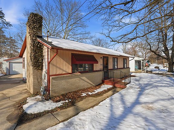 4th image of 1465 Laughlin Dr NW