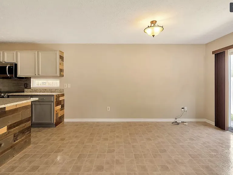 548 Scotch Pine Dr — Photo 8