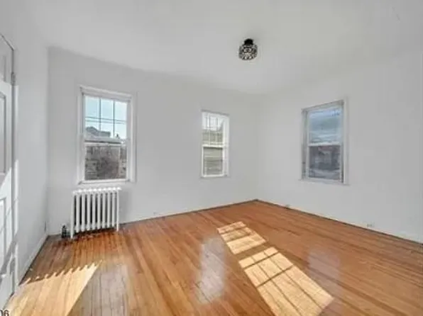649 New Jersey Ave Floor 2, Lyndhurst, NJ 07071