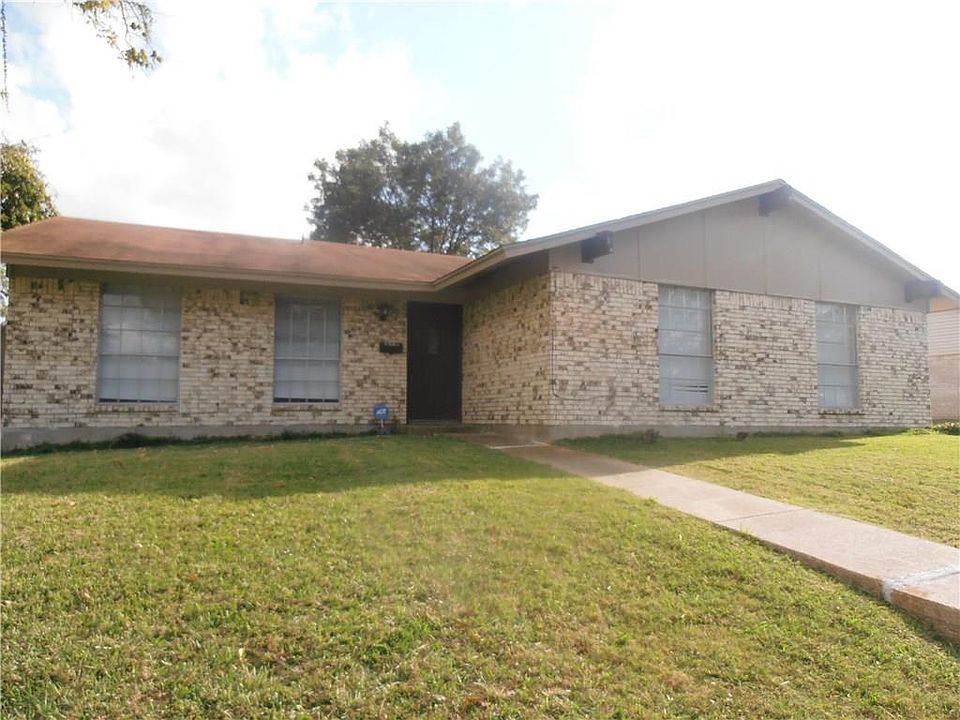 1st image of 374 Rollingridge Ln
