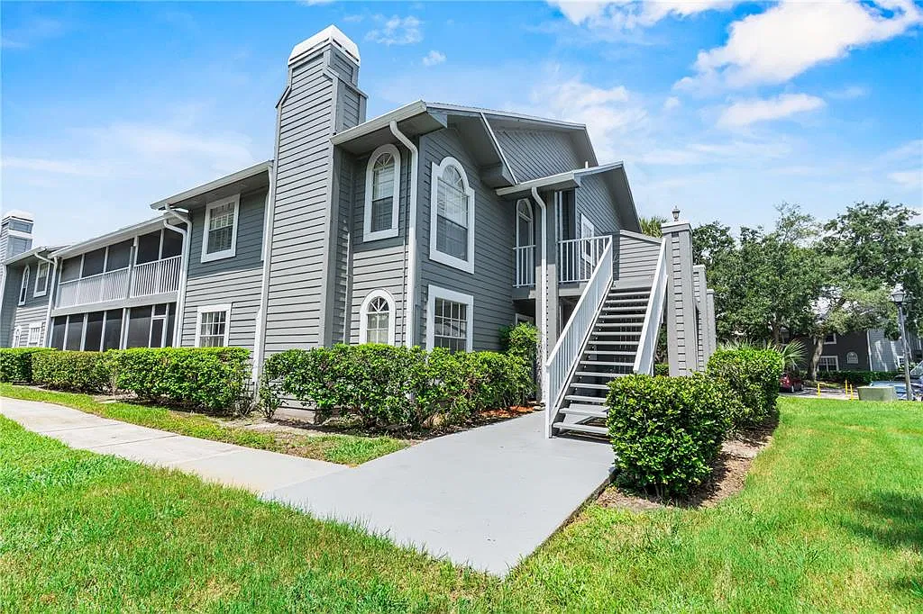 2 bed, 1.0 bath, 1060 sqft, $1,575 — Photo 1