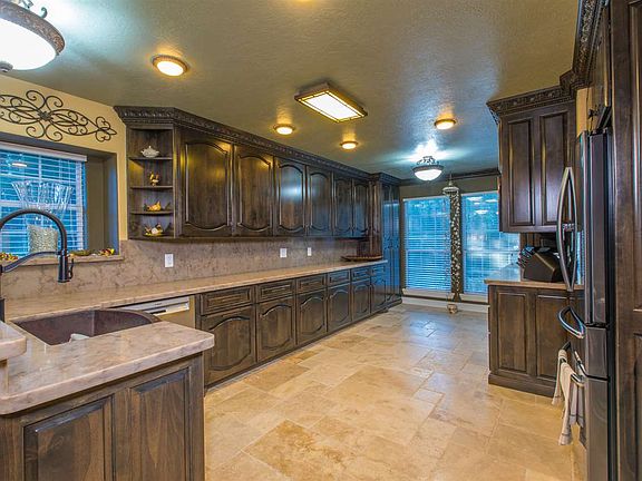 5th image of 202 Trevino Dr