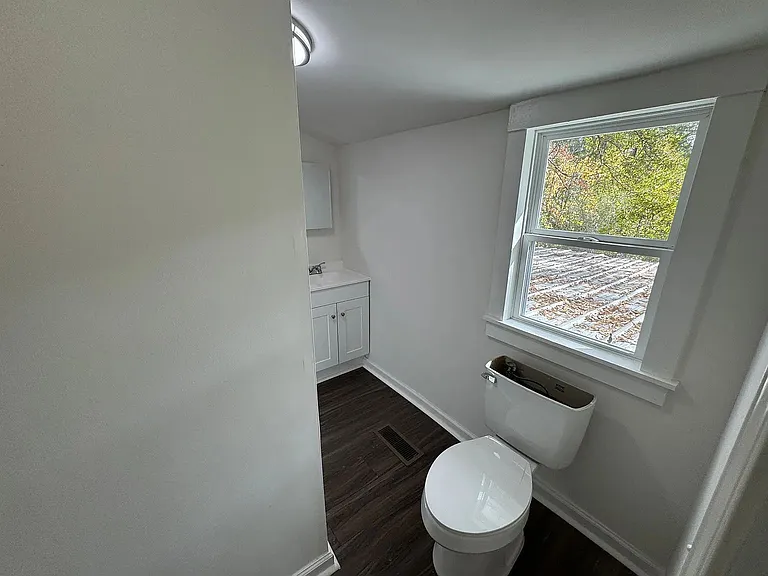 124 Hedge St — Photo 9