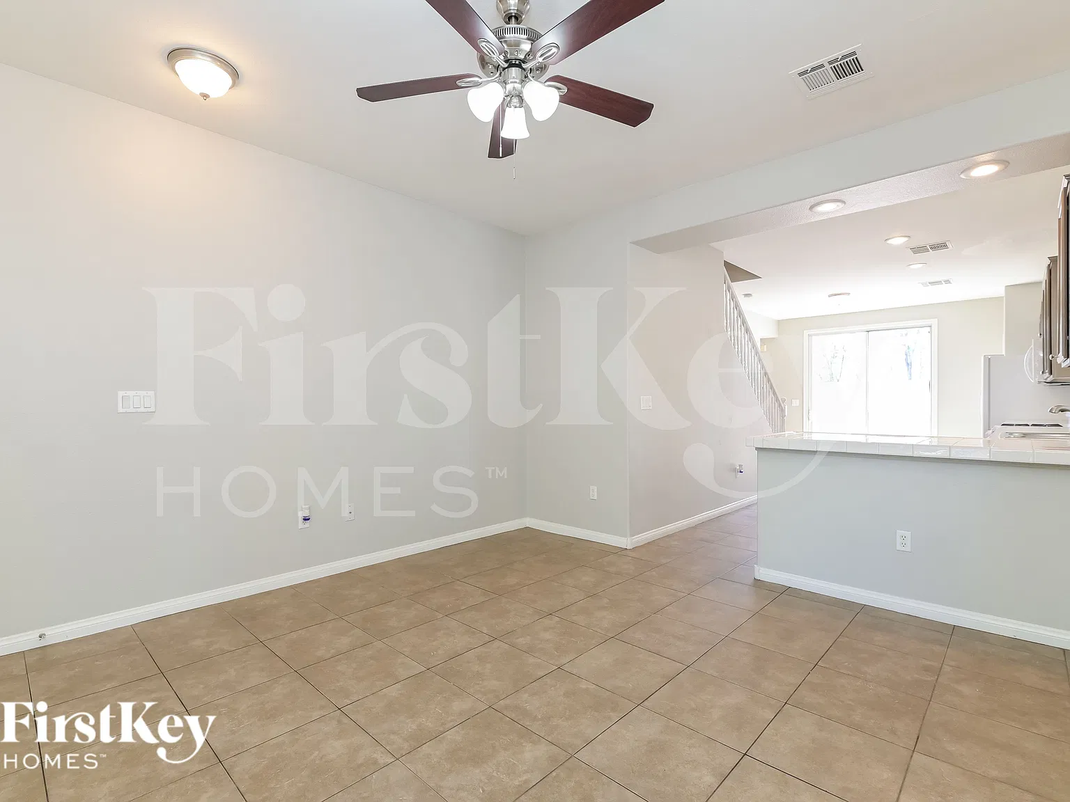 3 bed, 2.0 bath, 1311 sqft, $2,055 — Photo 4
