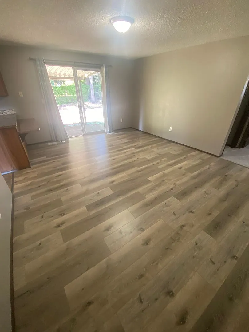 3 Bed Room 1.75 Bath , New Floor Covering , New Interior Paint — Photo 3