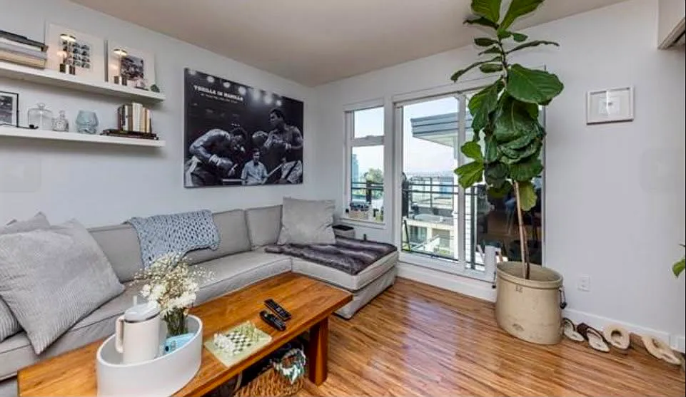Penthouse 1 Bedroom/1 Bathroom with City Views, Balcony — Photo 3