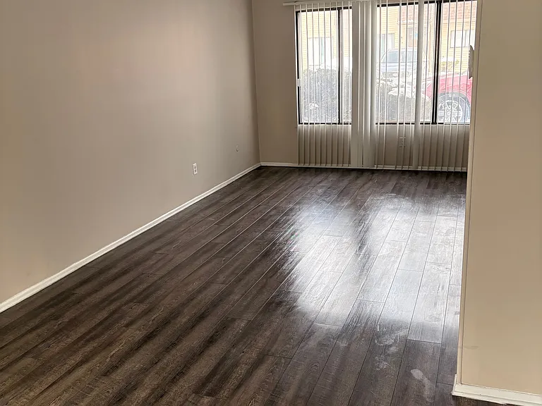 303 E 60th Ct — Photo 2