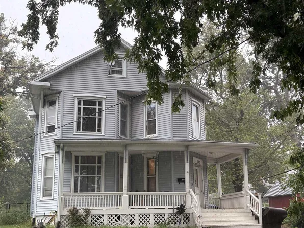 1112 SW 2nd St, Topeka, KS 66606