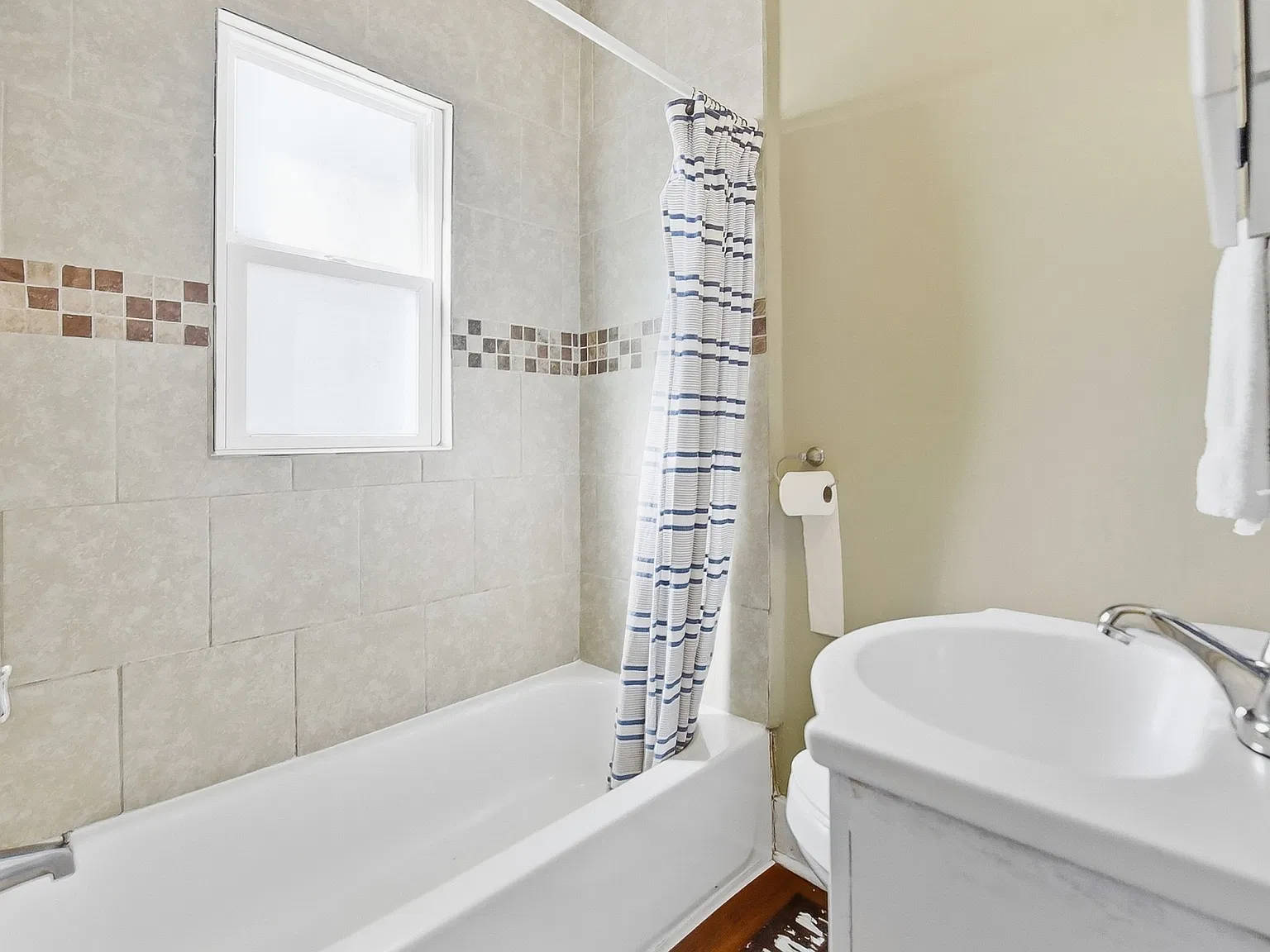 4 bed, 2.5 bath, 1550 sqft, $2,595 — Photo 4