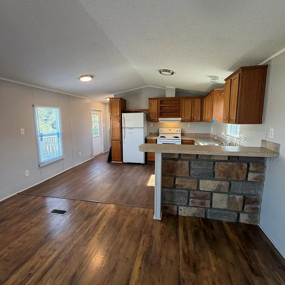 3 bed, 2.0 bath, 1100 sqft, $1,350 — Photo 1