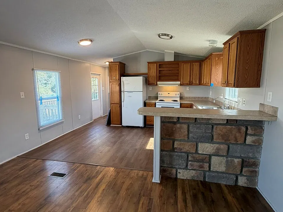 30841 Clyde Ln