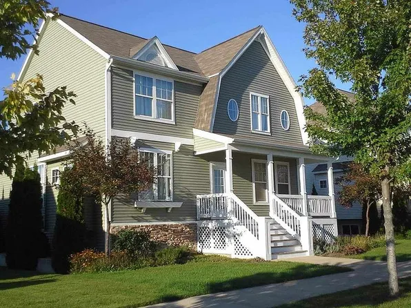 573 Brownstone St, Holland, MI 49423