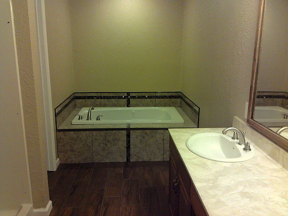 4th image of 4124 Eaton Dr