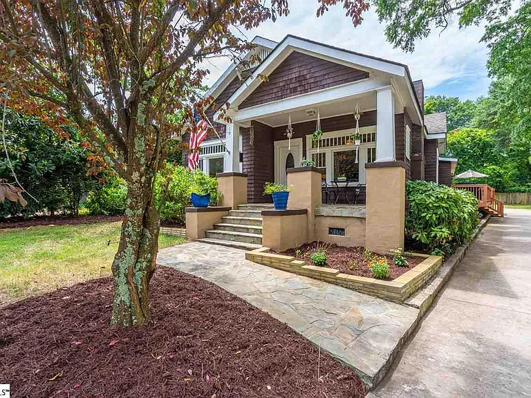 19 David St — Photo 1