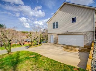 320 Meadowbrook Dr, Canton, NC 28716