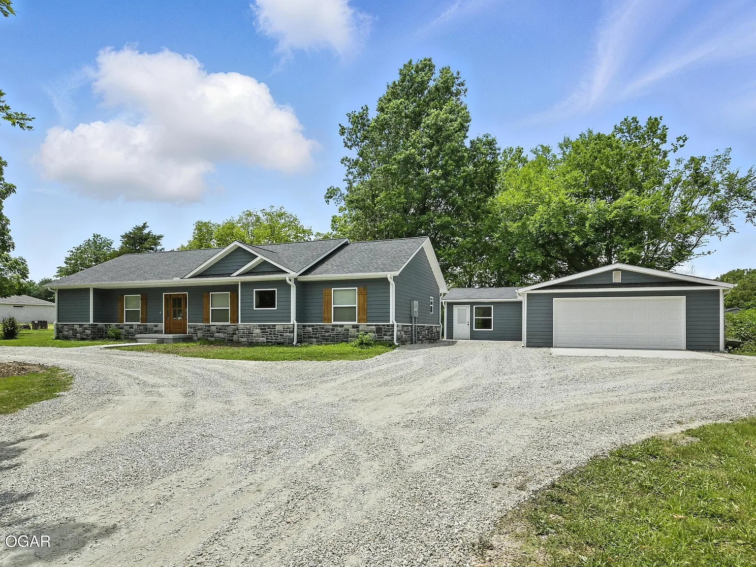 4 bed, 3.5 bath, 2435 sqft, $2,500 — Photo 2