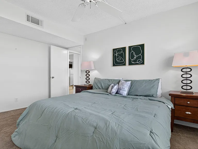 3960 Oaks Clubhouse Dr #512 — Photo 15