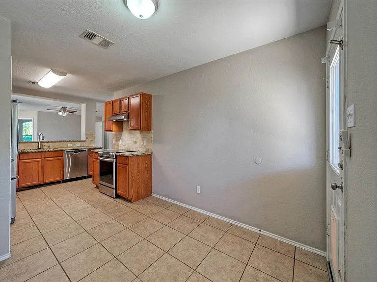 913 Dexter Dr — Photo 18