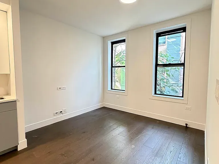 336 W 17th St #4C — Photo 2