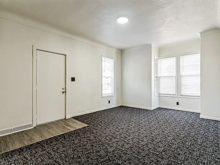 1613 A Ave NE #2 — Photo 5