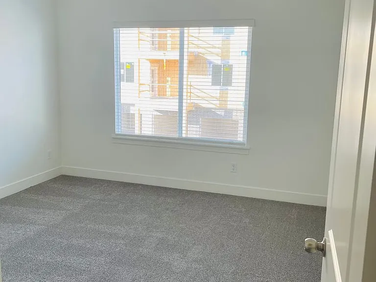 13728 S Devers Dr — Photo 35