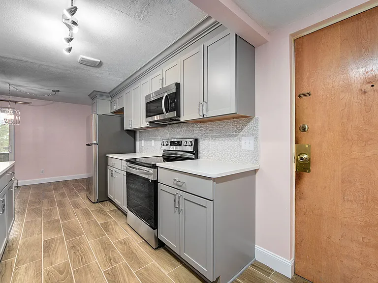 22081 River Oaks Dr #B8 — Photo 2