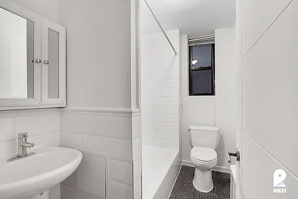 Rented by REZI | media 30