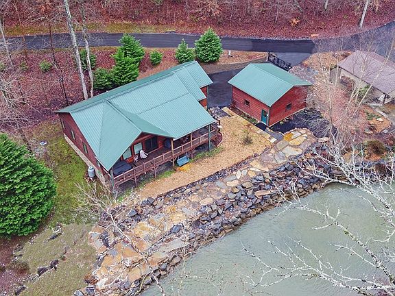 2nd image of 405 Underwood Hill Rd