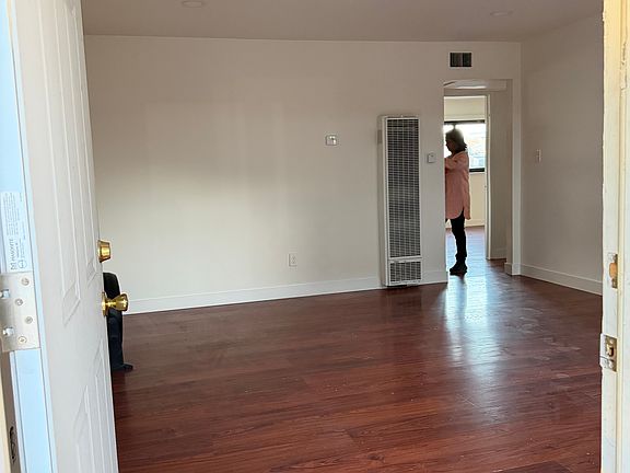 3rd image of 1070 Clyde Ave APT 2