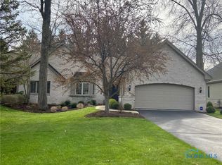 37 Pine Valley Rd, Holland, OH 43528