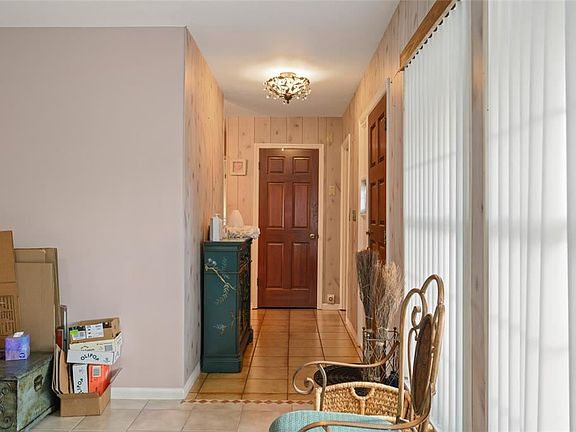 4th image of 2651 Ann Ave
