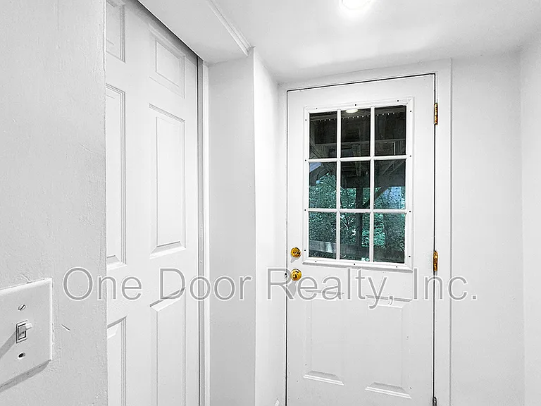 712 Powell St — Photo 29