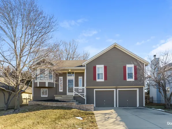 12633 S Crest Dr, Olathe, KS 66061
