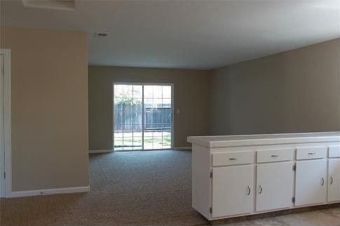 5th image of 3074 Dovenshire Dr